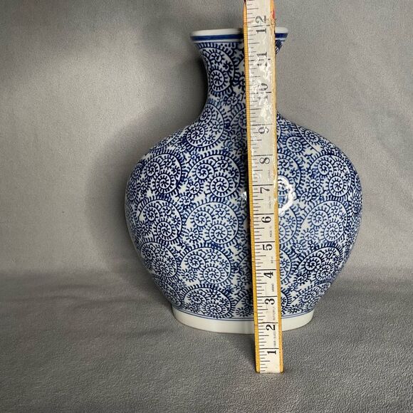 Vintage Chinoiserie Bud Flower Vase - Cobalt Blue & White, Ivy Pattern 12" - Picture 4 of 11